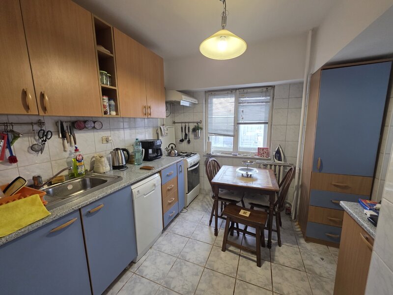 Decebal, Piata Muncii, 5 minute metrou, bloc 1991, vedere mixta